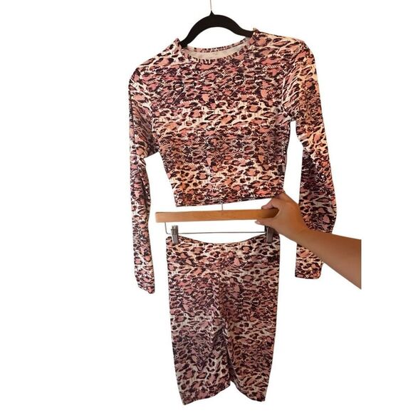 LiCi Fit Workout Set in Safari LS Crop top and shorts size M/L Scrunch Butt Leop - Picture 2 of 15